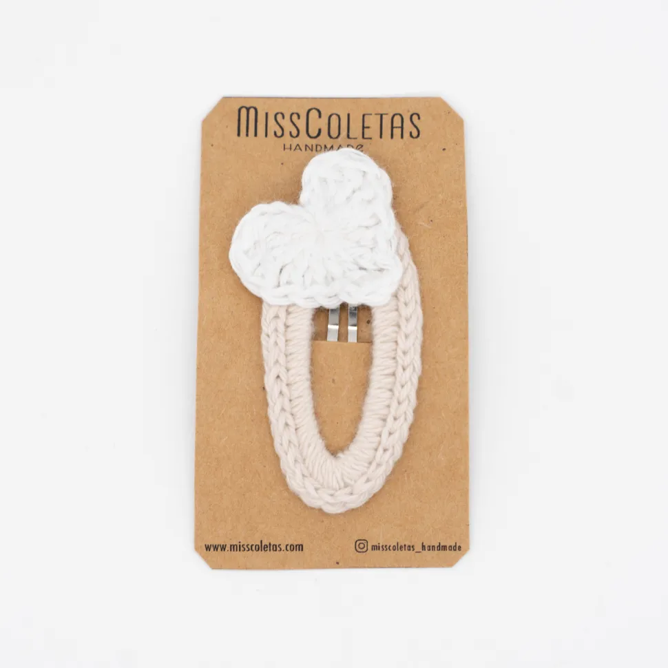 Clip crochet beige corazón