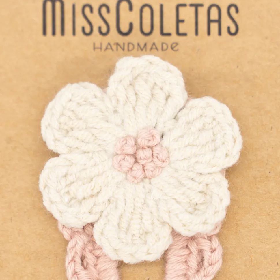 Clip crochet flor rosa empolvado