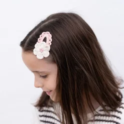 Clip crochet flor rosa empolvado