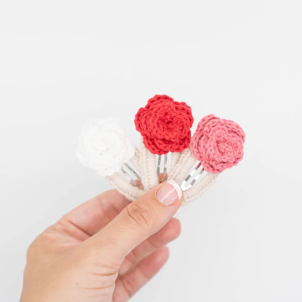 Clip crochet rosa blanca