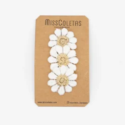 Clip de flores bordadas