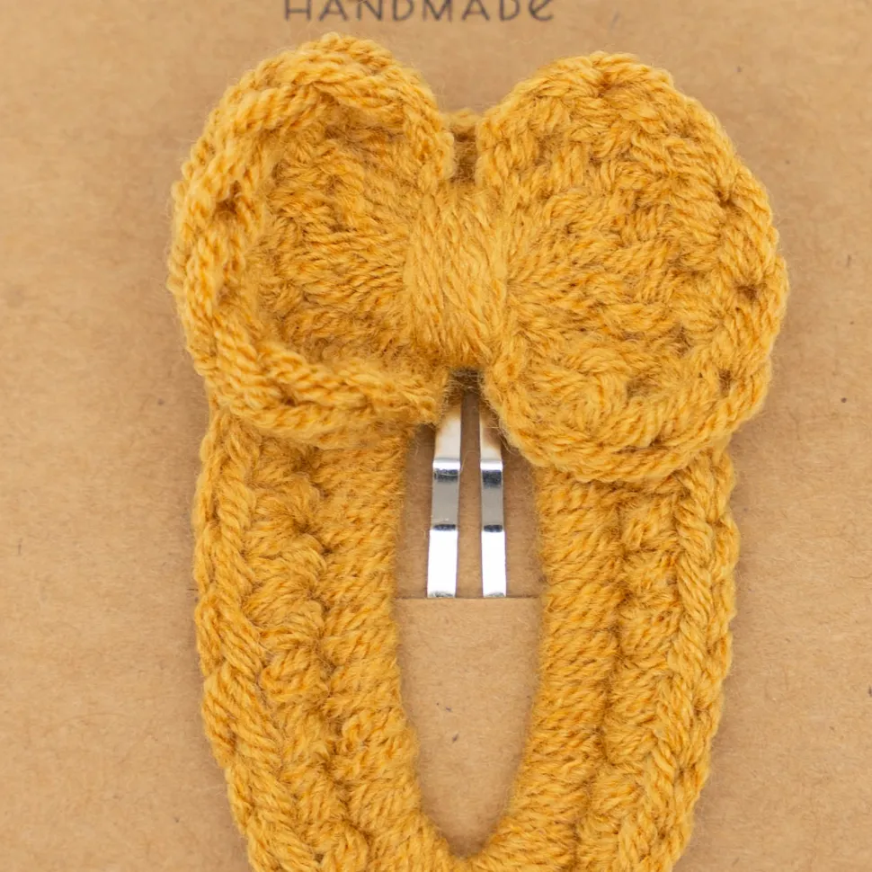 Clip forrado con lazo crochet amarillo ocre