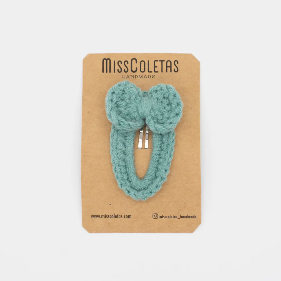 Clip forrado con lazo crochet turquesa