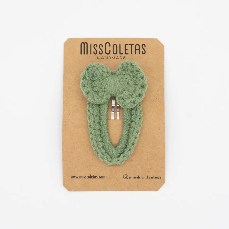 Clip forrado con lazo crochet verde