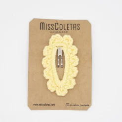 Clip forrado crochet amarillo