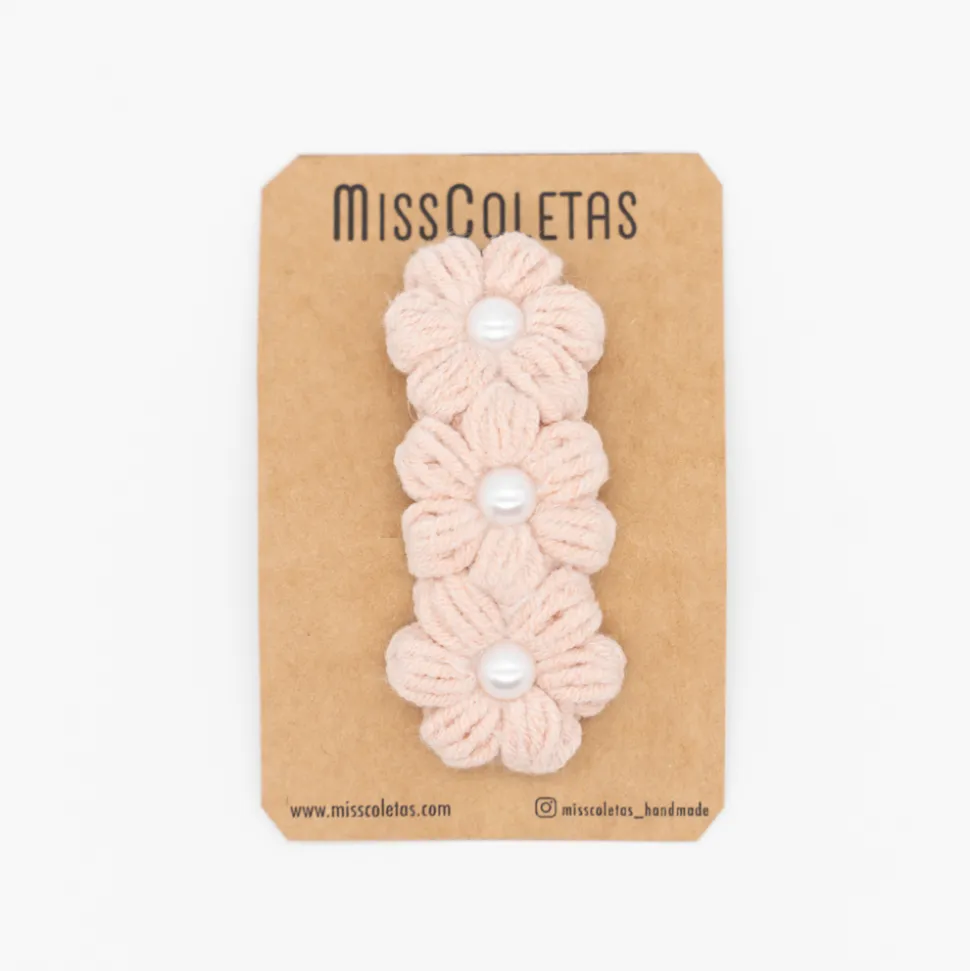 Clip hecho mano flores rosa crochet perlas