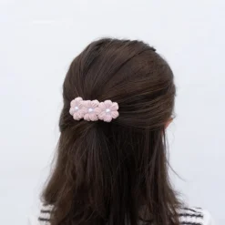 Clip hecho mano flores rosa crochet perlas