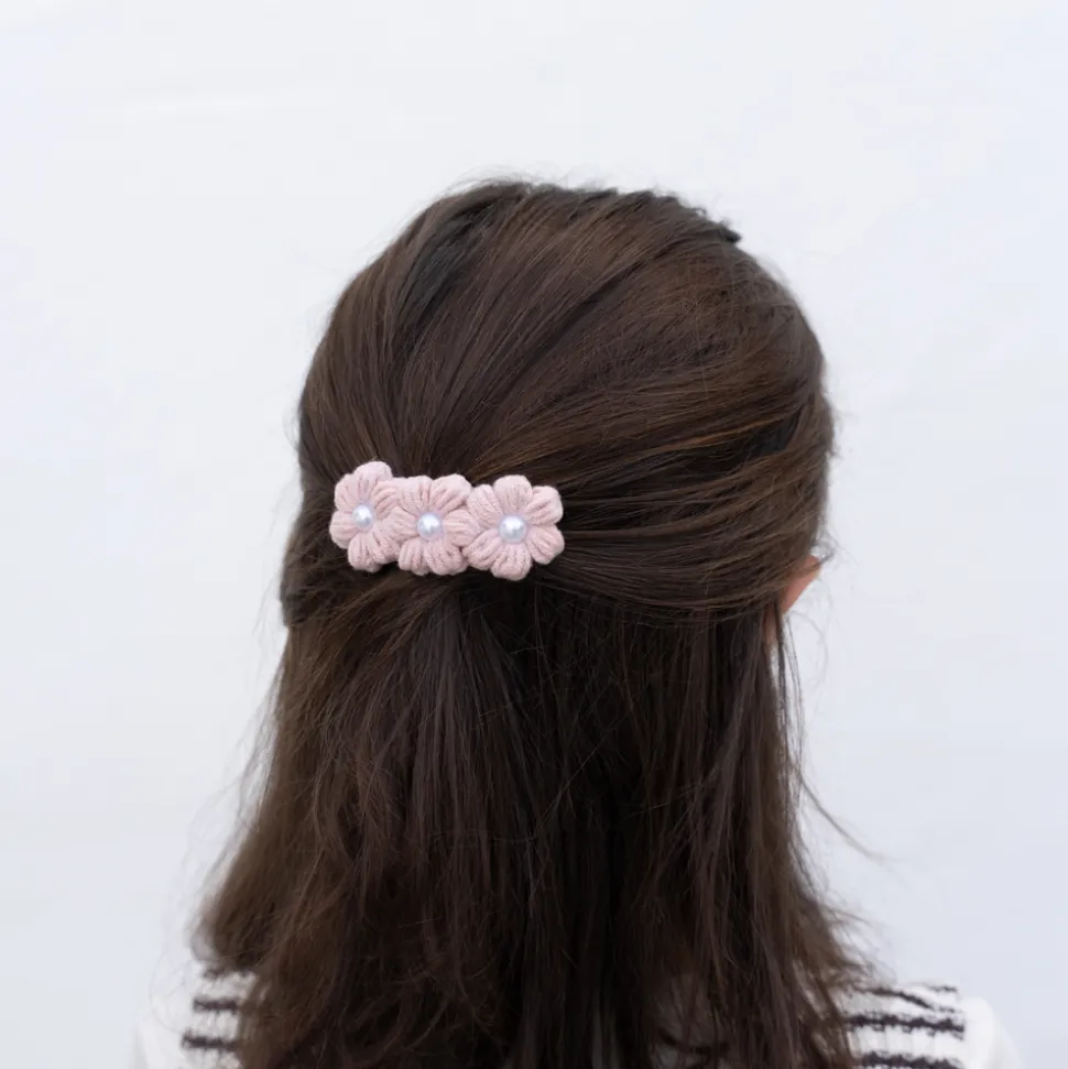 Clip hecho mano flores rosa crochet perlas