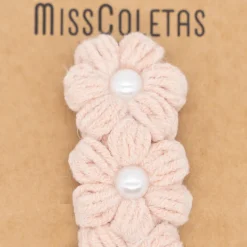Clip hecho mano flores rosa crochet perlas