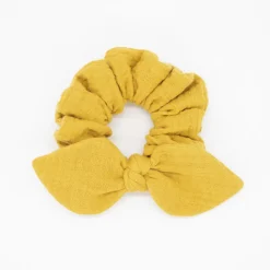 Coletero scrunchie lazo amarillo ocre rústico