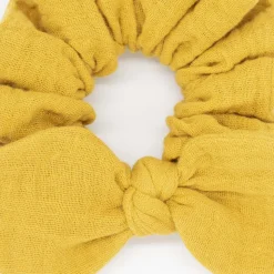 Coletero scrunchie lazo amarillo ocre rústico