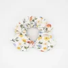 Coletero scrunchie lazo blanco flores