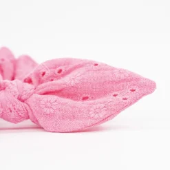 Coletero scrunchie lazo bordado fucsia