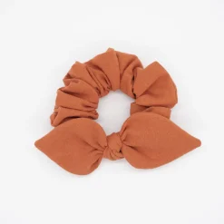 Coletero scrunchie lazo naranja rústico