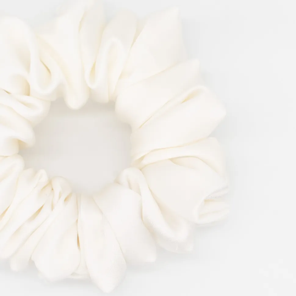 Coletero scrunchie satén blanco perla