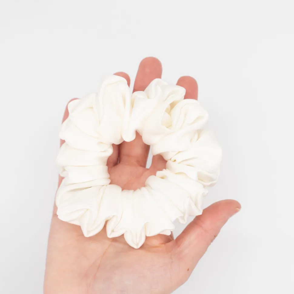 Coletero scrunchie satén blanco perla