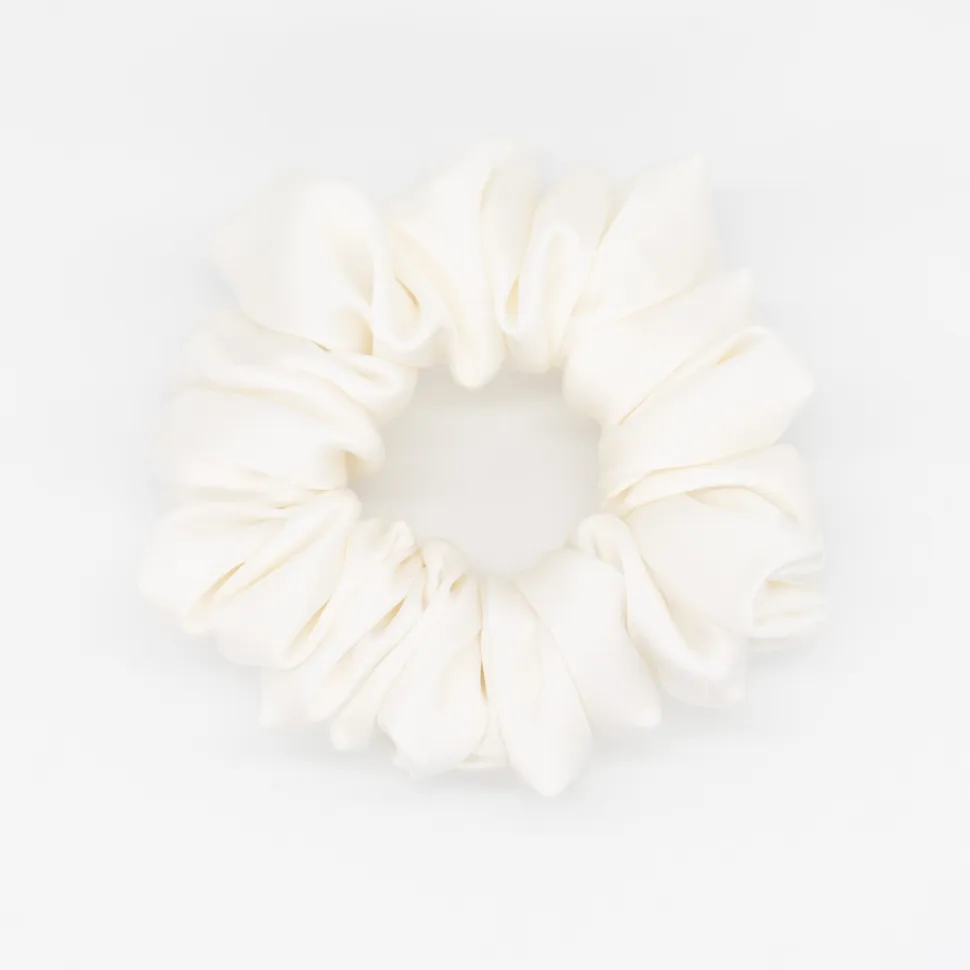 Coletero scrunchie satén blanco perla