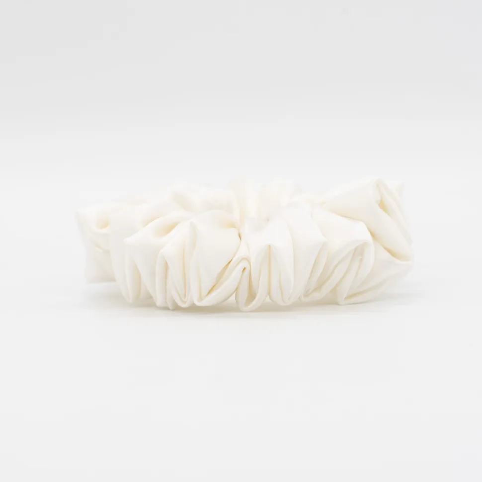 Coletero scrunchie satén blanco perla