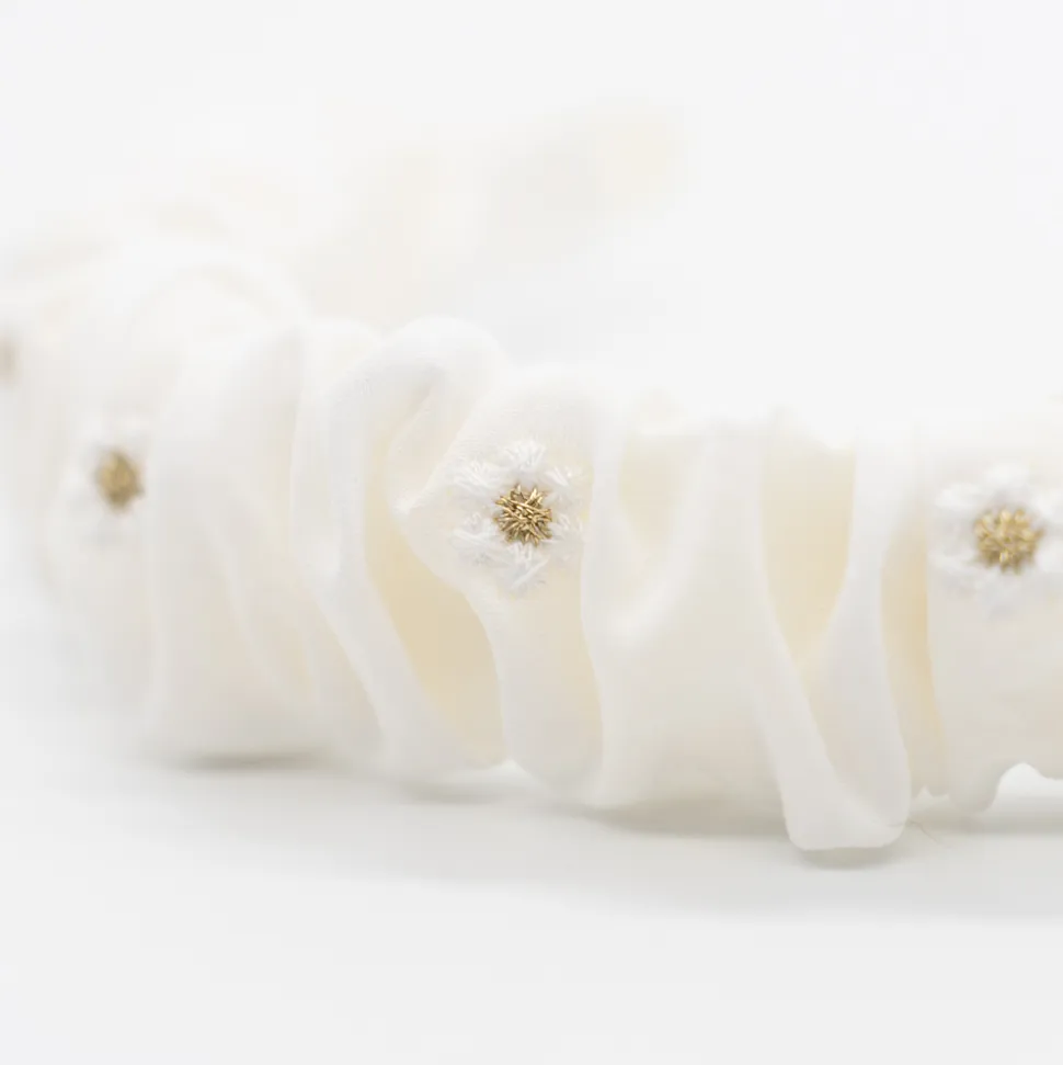 Diadema scrunchie blanca flores bordadas