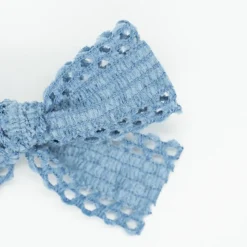 Lazo de cinta afelpada azul jean