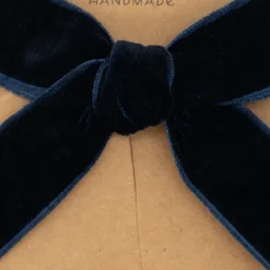 Lazo de terciopelo azul marino