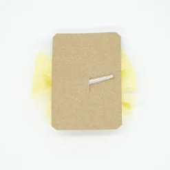 Lazo de tul amarillo topos