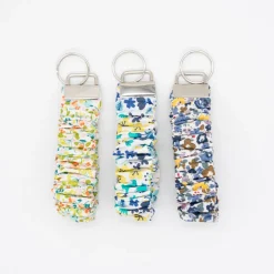 Llavero pulsera scrunchie flores