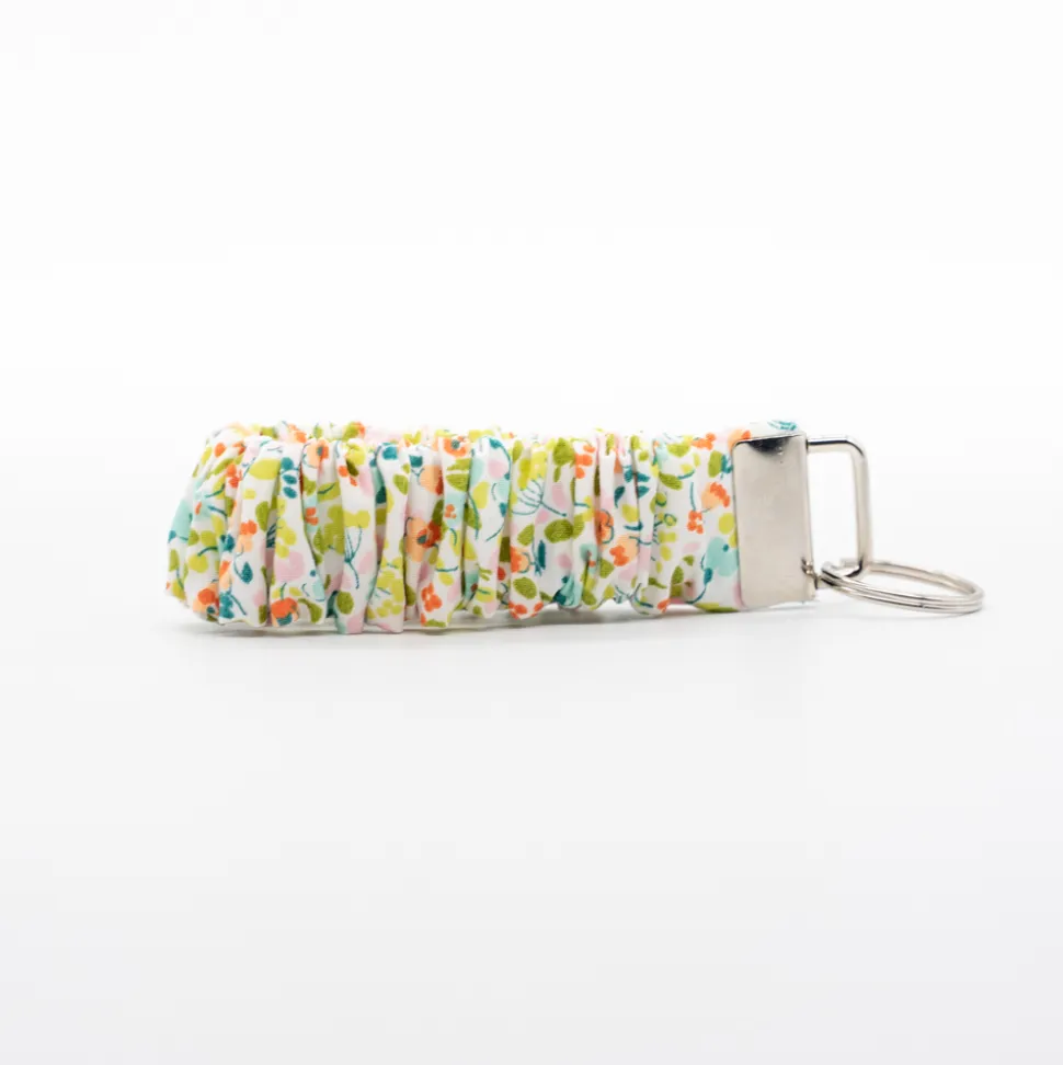 Llavero pulsera scrunchie flores