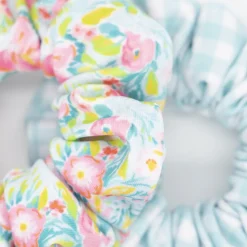 Pack coleteros scrunchies baño flores tropical