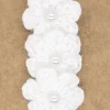 Pinza flor blanca crochet perlas