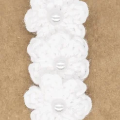 Pinza flor blanca crochet perlas