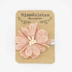 Pinza flor rosa nude