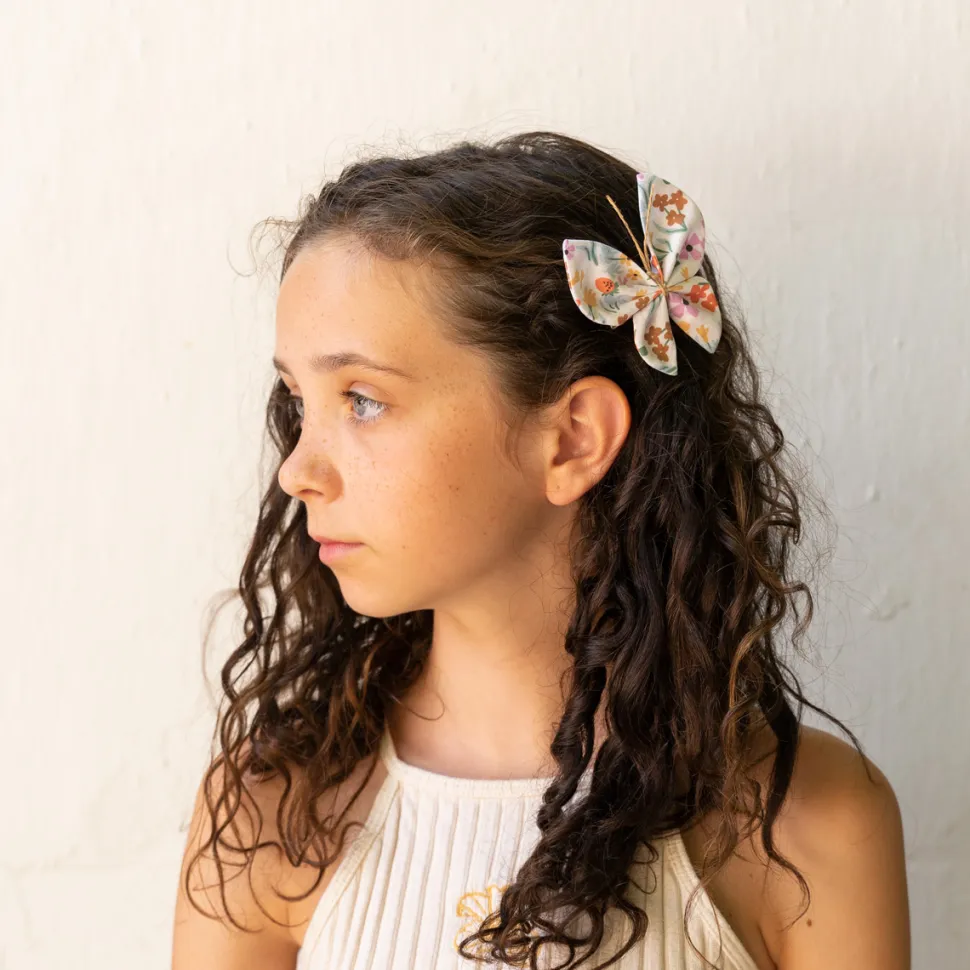 Pinza mariposa flores multicolor