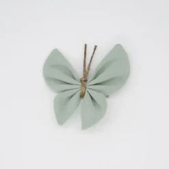 Pinza mariposa verde agua rústico